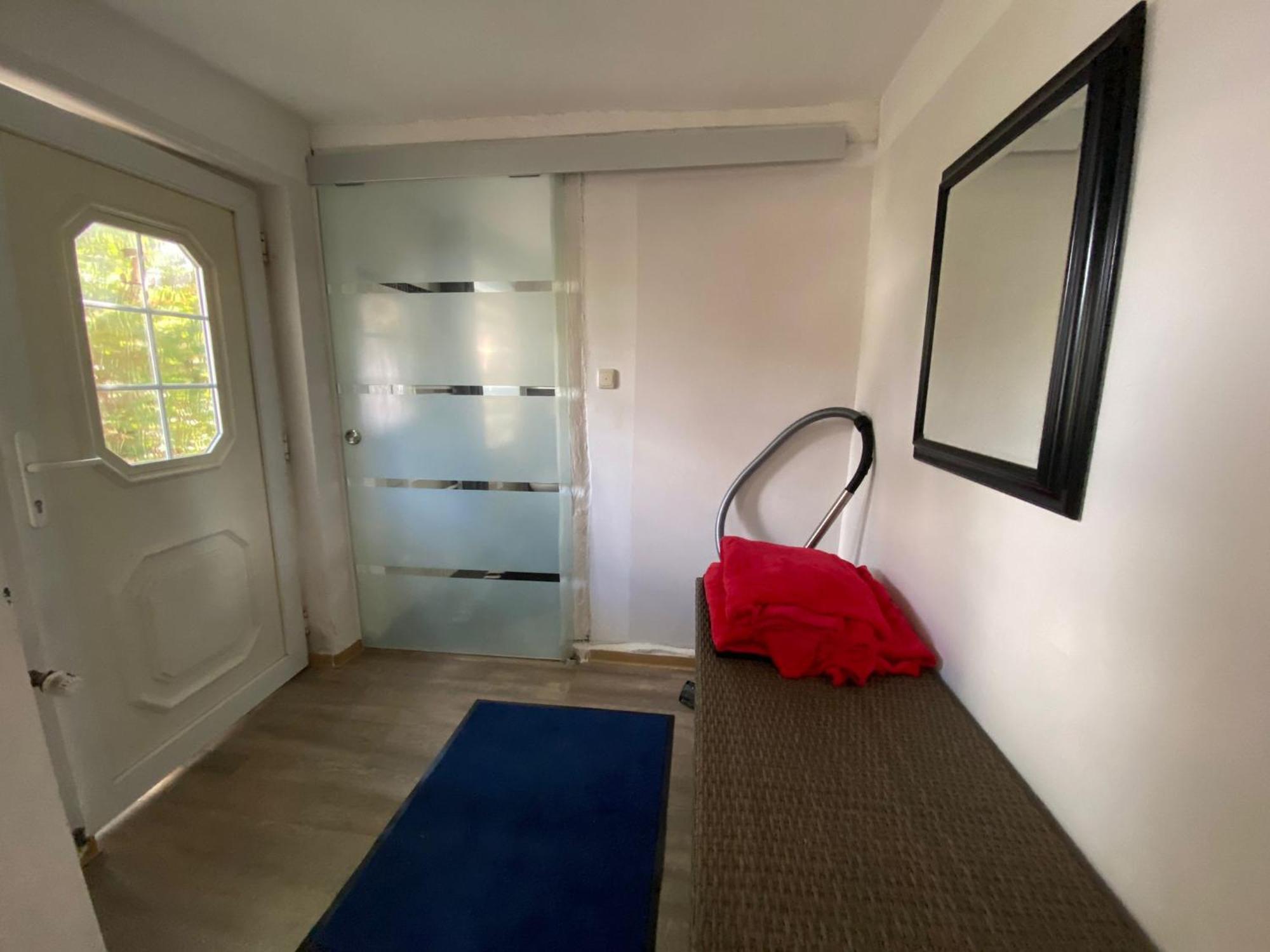 Ferienwohnung Mit Separatem Eingang Und Parkplatz, Ideal Fuer Handwerker Und Geschaeftsreisende Dorf Mecklenburg Exterior photo