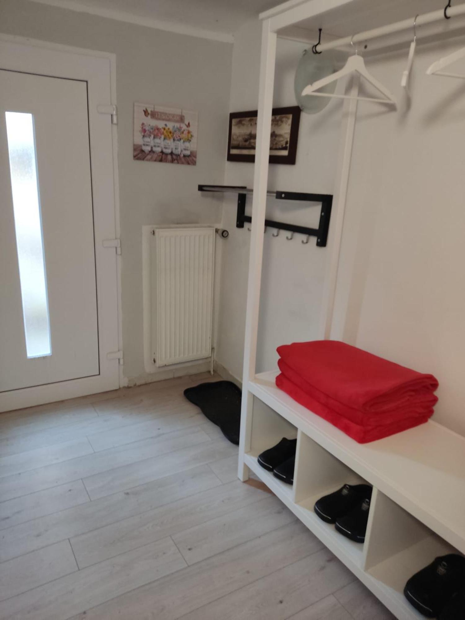 Ferienwohnung Mit Separatem Eingang Und Parkplatz, Ideal Fuer Handwerker Und Geschaeftsreisende Dorf Mecklenburg Exterior photo